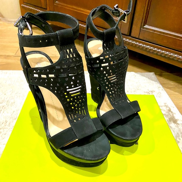 Gianni Bini Wedges - Picture 2 of 2